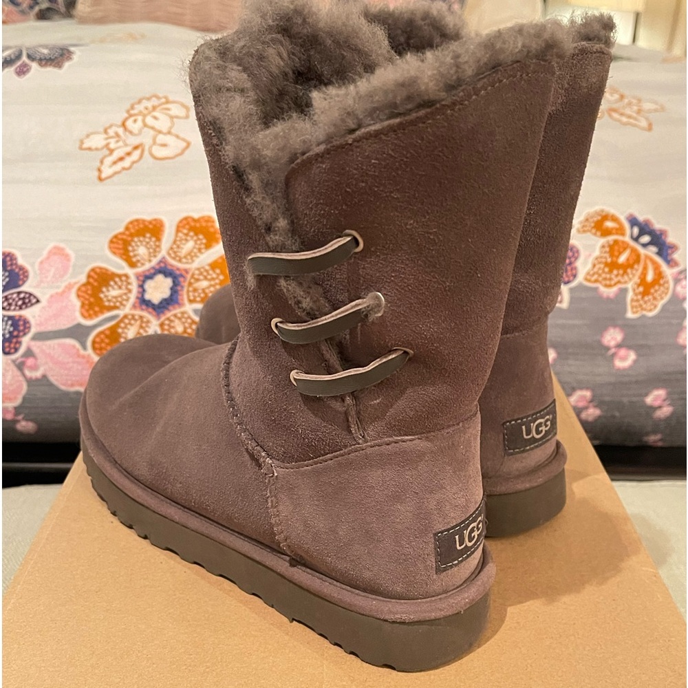 UGGS - Picture 7 of 7